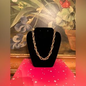 GOLD TONE NECKLACE
